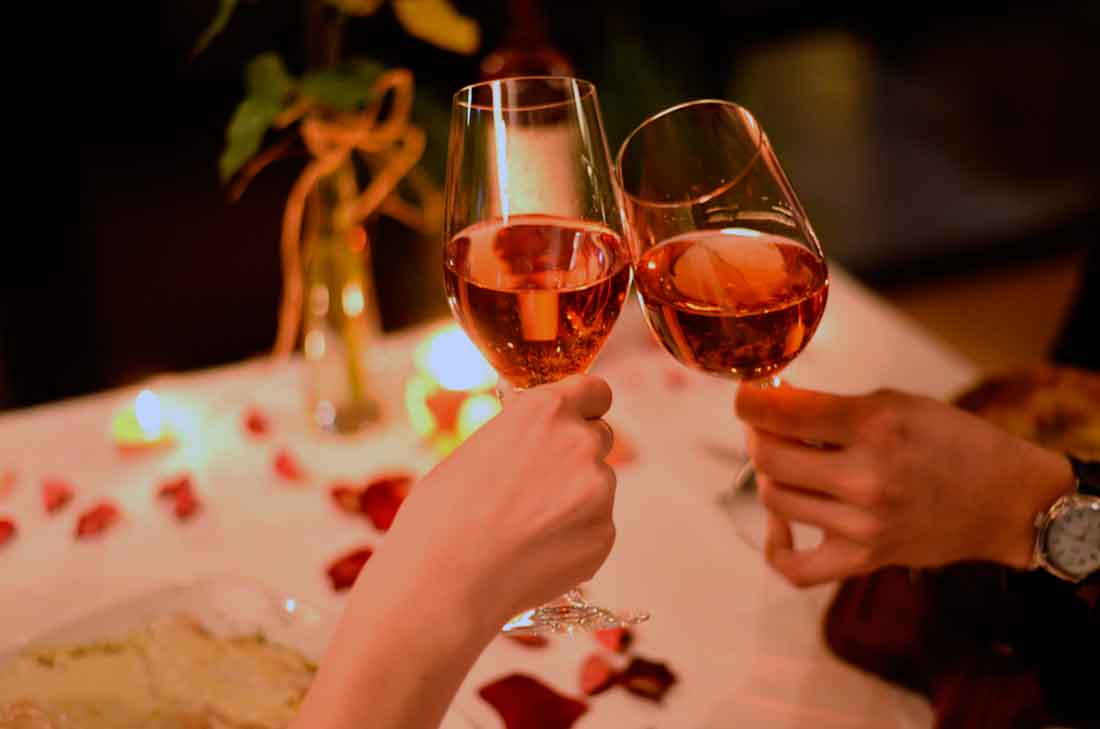 Looks elegantes para una cena romántica o una fiesta