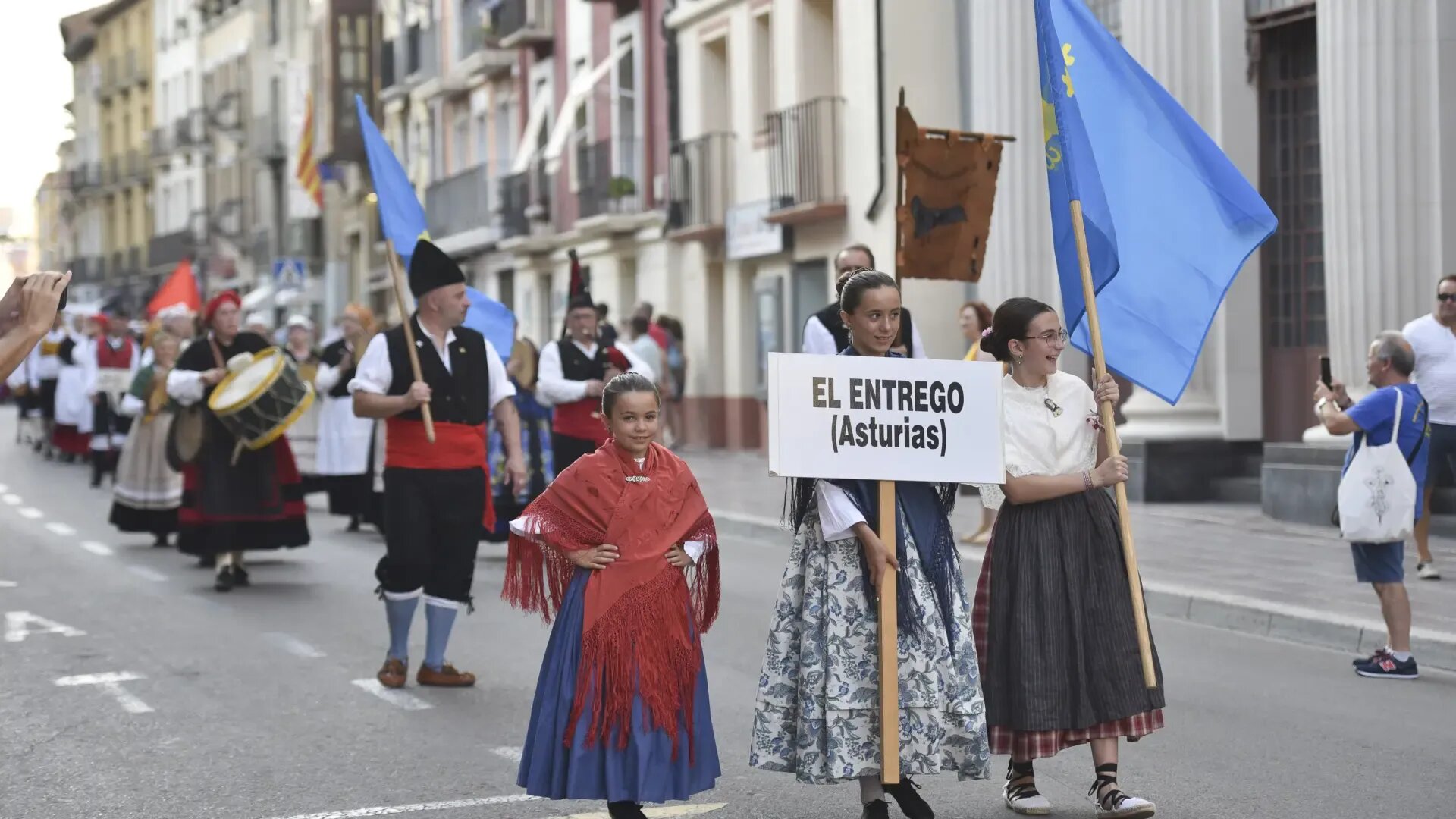 Raíces del Folclore en la Moda Española